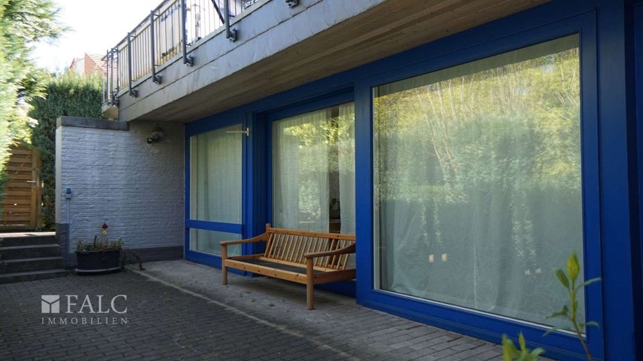 Ein Haus - 4 Wohnungen - ca. 555 m² Wfl. auf ca. 900 m² Grundstück von FALC-Immobilien Göttingen – Aufgang zur Dachgeschosswohnung
