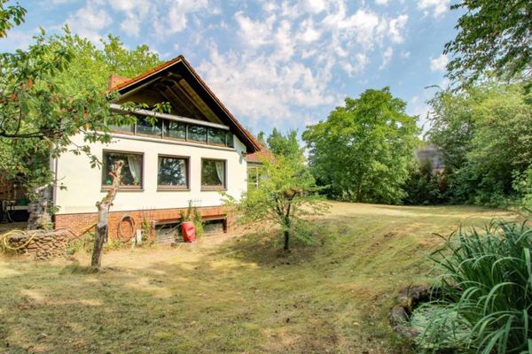 Rodzinna sielanka z ogrodem przy ślepej uliczce