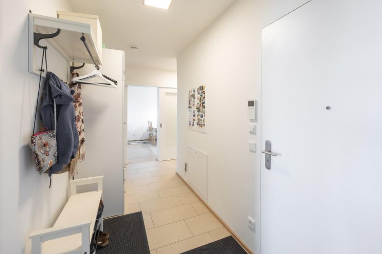 Moderne und neuwertige 4-Zimmer-Wohnung in Gronsdorf – Flur