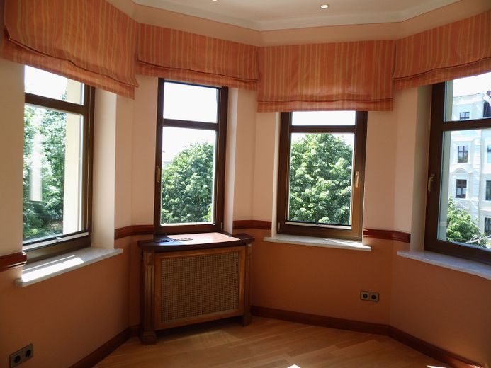 Exclusiv und stilvoll wohnen in Stadtvilla / hochwertige 4 - 5 Raum Terrassenwohnung – Turmzimmer