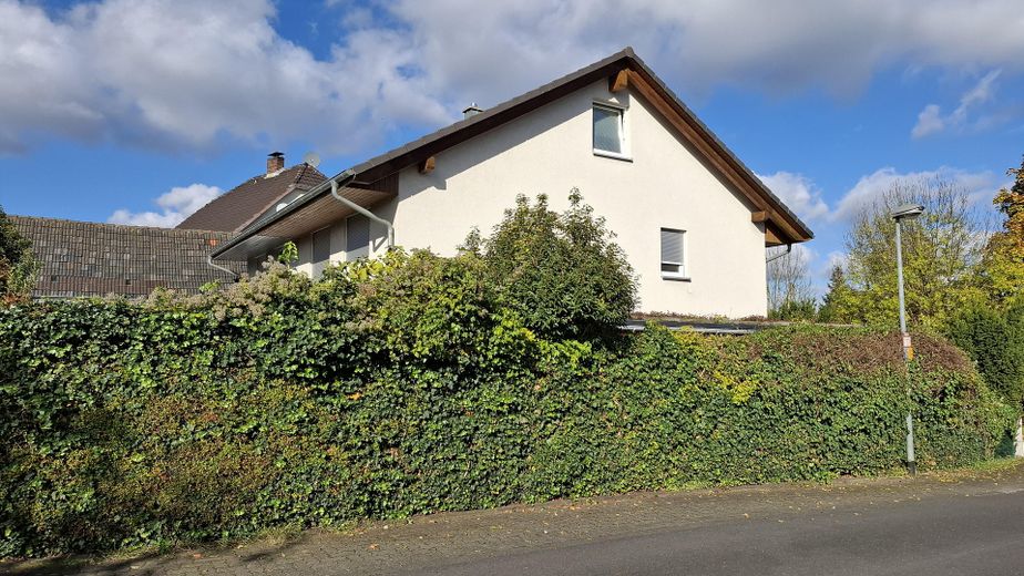 gepflegte Doppelhaushälfte mit Garten in Brühl-Eckdorf (provisionsfrei) – Seitenansicht