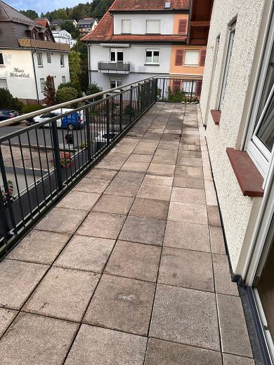 Mieszkać tam, gdzie inni spędzają urlop – 2-pokojowe mieszkanie bezpośrednio przy parku zdrojowym w Bad Orb – Zdjęcie 9