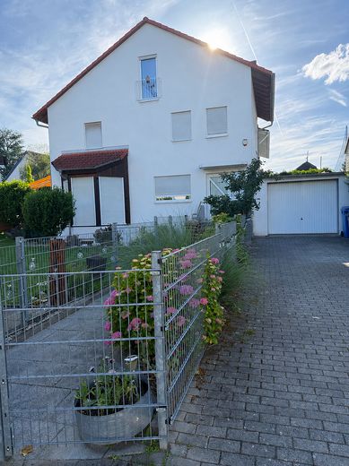 Affascinante, spaziosa casa unifamiliare in posizione centrale a 65779 Kelkheim Münster – Außenansicht
