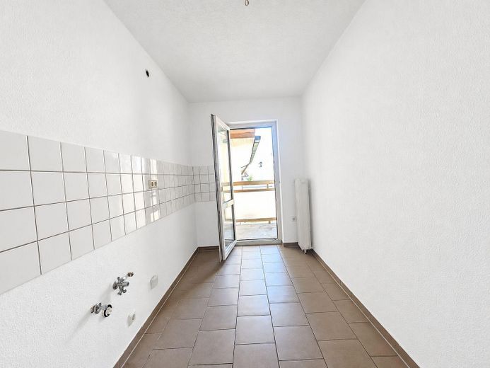 Appartamento con 3,5 locali, completamente ristrutturato, con balconi a Laim – Küche