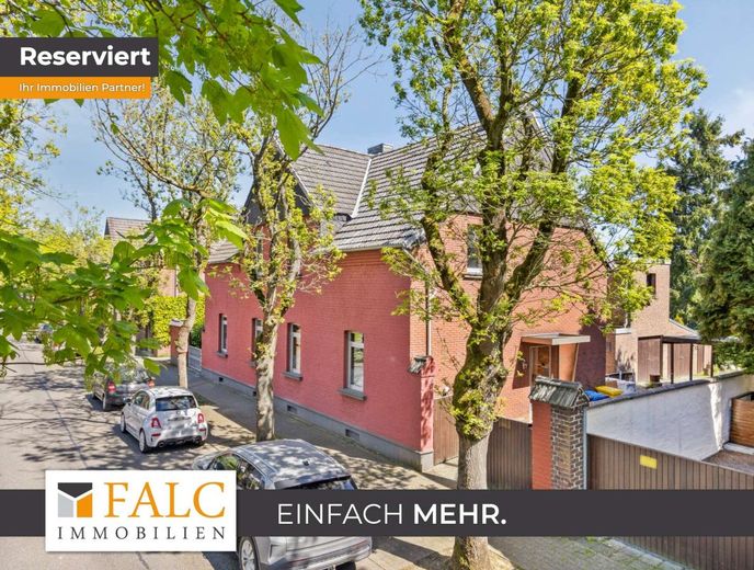 Doppelhaushälfte mit viel Potenzial in Kaarst - ideal für Handwerker &amp; kreative Köpfe – Außenansicht