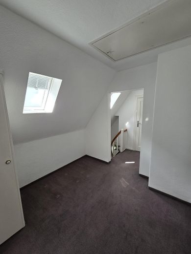 Großzügiges Einfamilienhaus mit viel Potenzial - provisionsfrei –  Flur (OG)