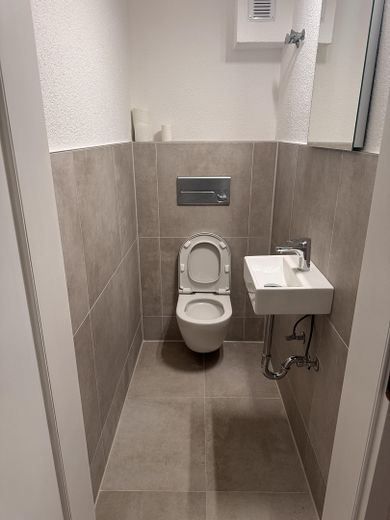 First occupancy after renovation: garden-level apartment with terrace and sauna – Separates WC