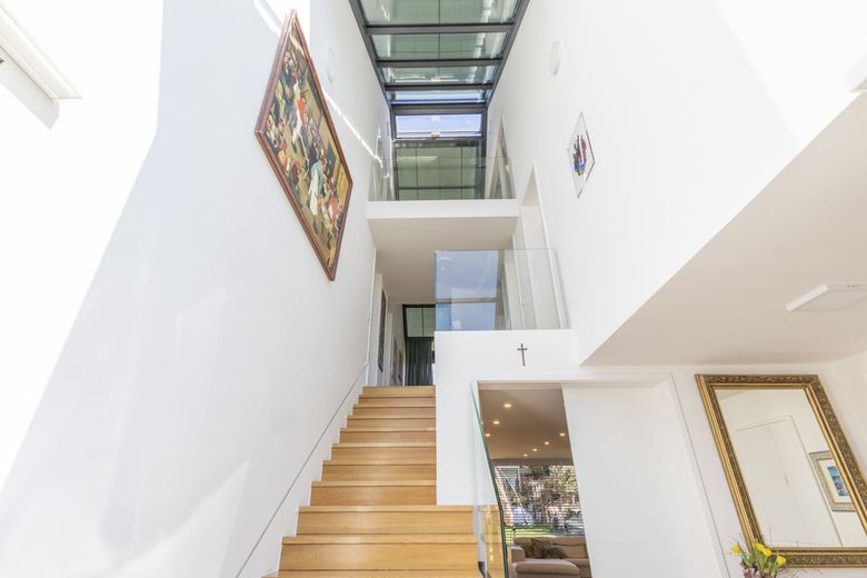 Killesberg: A+Traumhaus für modernes zukunftssicheres Wohnen – Foyer und Treppenhaus