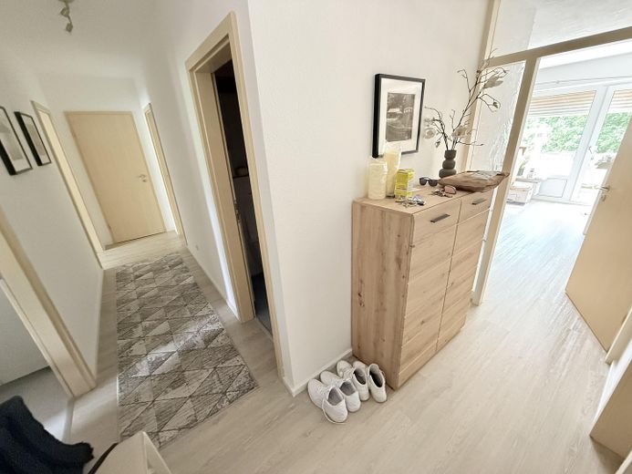 Königstein. Attraktive 4-Zimmerwohnung in Laufnähe zur Innenstadt – Diele