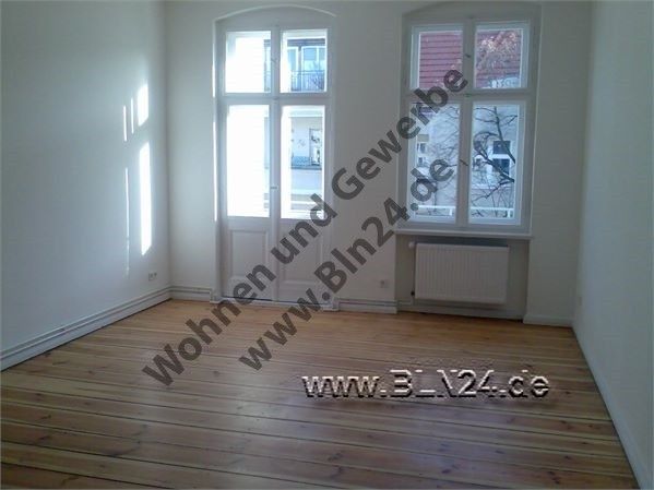 Bezug nach Vollsanierung - ruhiger Seitenflügel mit Süd Balkon – Wohnzimmer