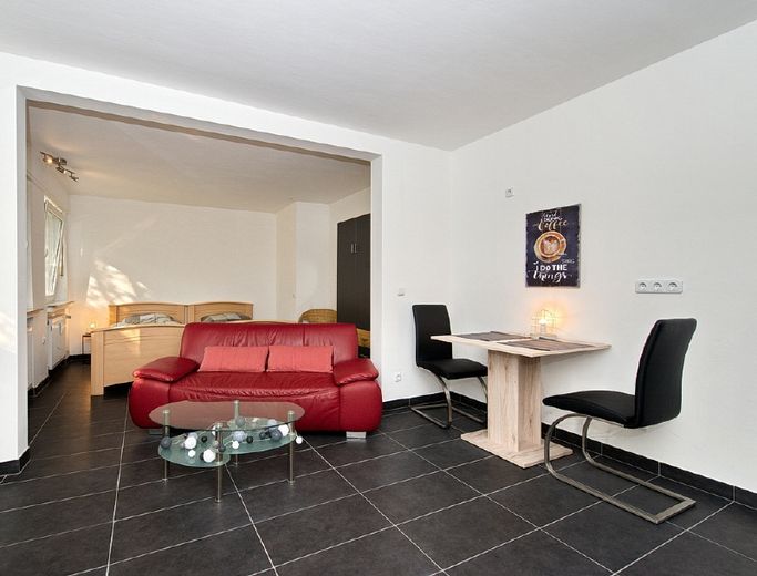 Nett eingerichtetes Apartment mit reizvollem Garten-/Terrassensitzplatz, gute Lage, Internetzugang – 6b949b015c2065207edd593ba6df4aa3a26a7e23.jpg