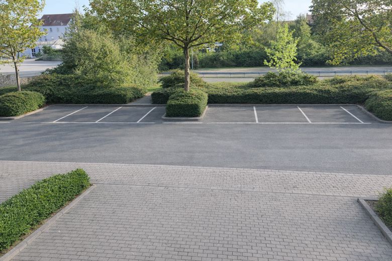 Ansprechende Büroräumlichkeiten im 1. OG – Parkplätze 2