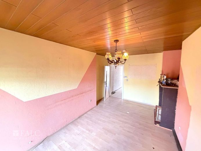 Charmantes Reihenmittelhaus mit Garten in zentraler Lage – Wohnzimmer EG