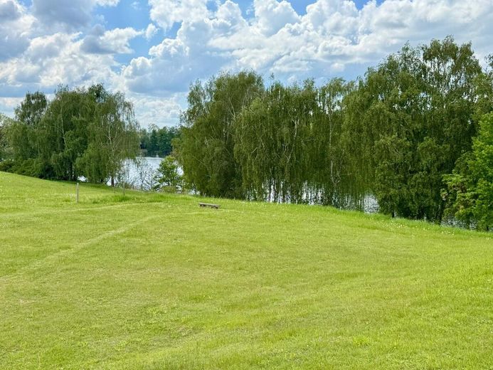 HORN IMMOBILIEN++ Penzlin, großes Einfamilienhaus mit Garage, Außenpool und vielen Extras – Seeblick