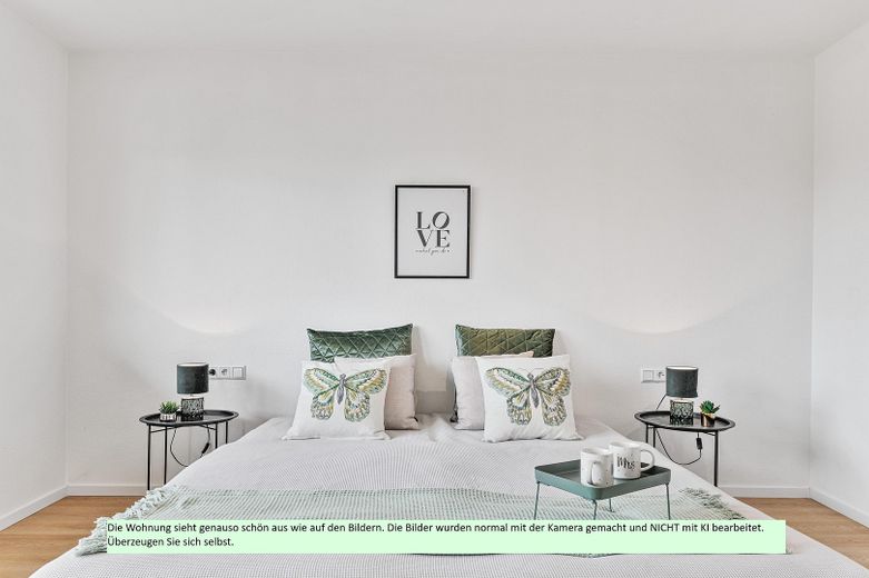 Schlafzimmer mit Balkonzugang