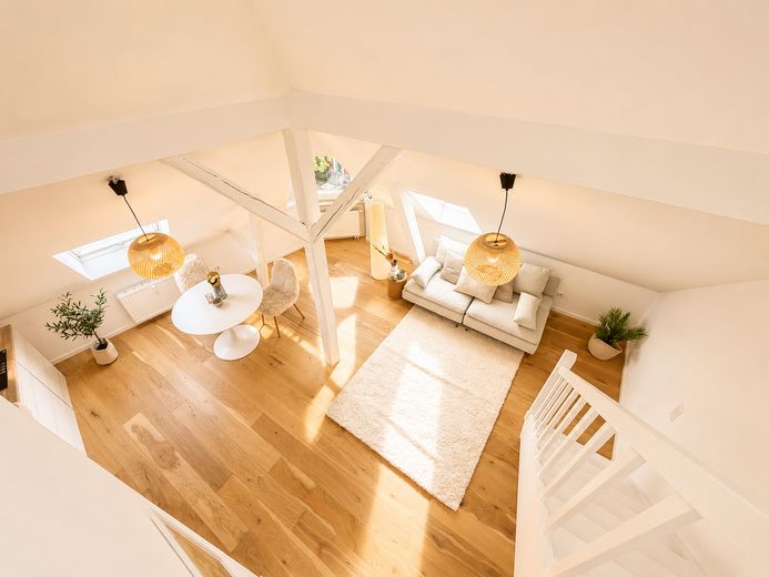 **Traumhafte Maisonette-Wohnung in der Andreasvorstadt** Sofort einziehen // ohne Provision – Empore