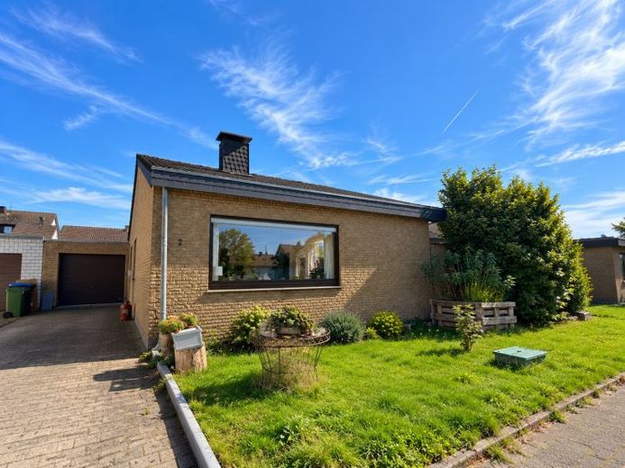 Herzogenrath-Merkstein – Großzügiger Bungalow mit Zukunftspotenzial. – Foto 1