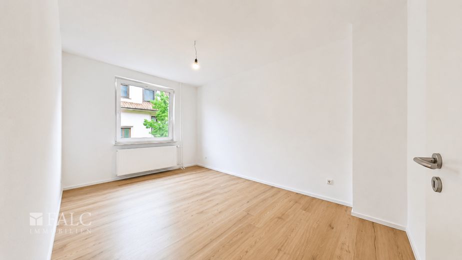 Frisch renoviert, zentrumsnah, großzügig - 3-Zimmer-Wohnung mit EBK – Kinderzimmer
