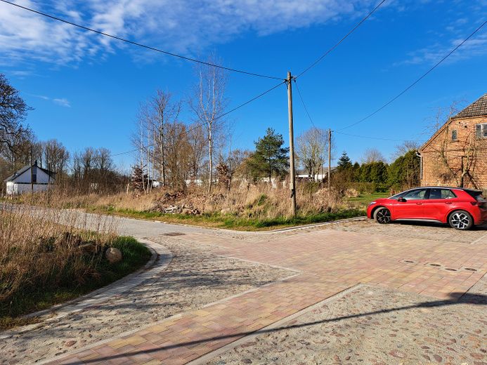 Baugrundstück 1220 m² erschlossen Mischgebiet ostseenah wohnen und arbeiten im Grünen – PLATZ MIT ECKE BAUGRUNDSTÜCK