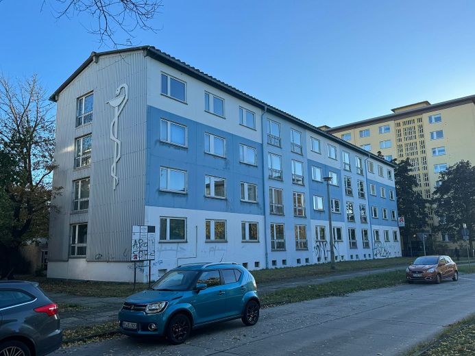 Mehrfamilienhaus mit 24 Wohneinheiten im Stadtzentrum abzugeben! – Foto 4