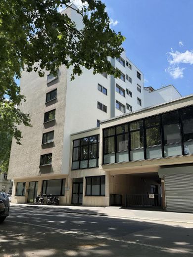 Sin comisión: apartamento de 2 habitaciones cerca del Rin, con baño modernizado y posibilidad de uso propio – Hausansicht