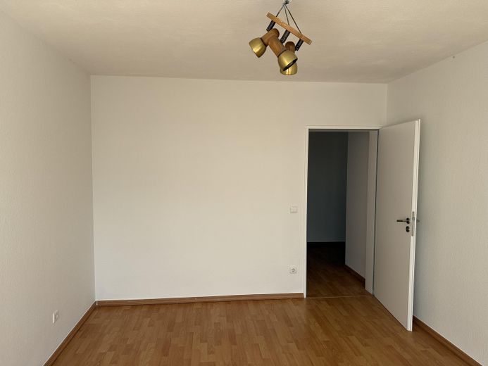 Blick v. Balkon ins Schlafz.
