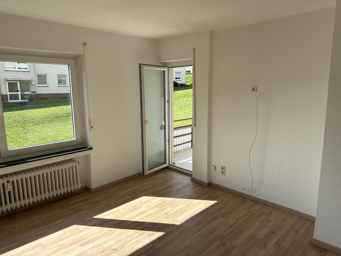 luminoso appartamento ristrutturato di 3 locali con cucina componibile, balcone e posto auto – Wohnzimmer 2