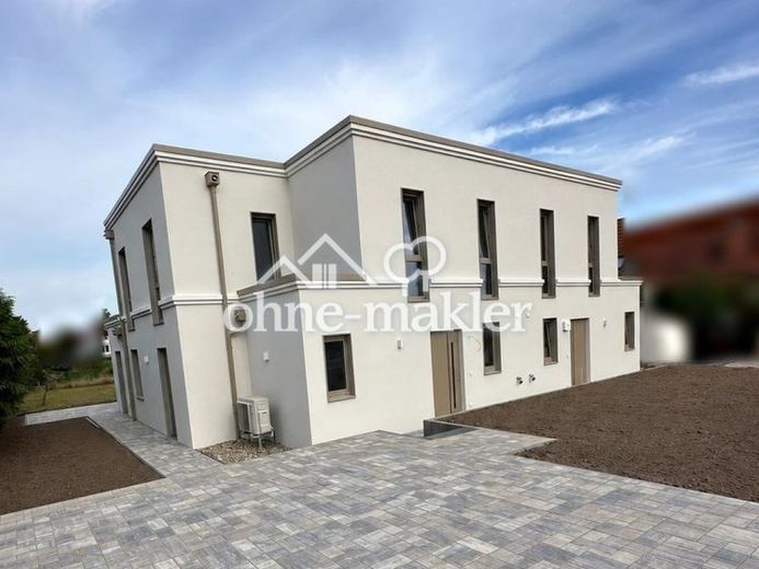 Primera ocupación en 2026: vivienda pareada en el sur de Magdeburgo – jardín, chimenea, bomba de calor, 150 m², A+ – Foto 1