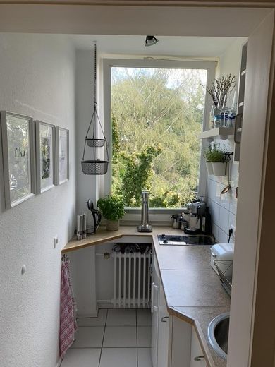 Exklusive, vollständig renovierte 1-Zimmer-Wohnung mit Einbauküche in Düsseldorf – Küche