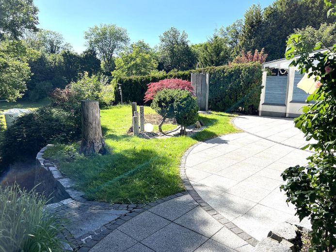 Spacious Modern Semi-Detached House with Potential – EG SWTerr. m temp. Außendusche