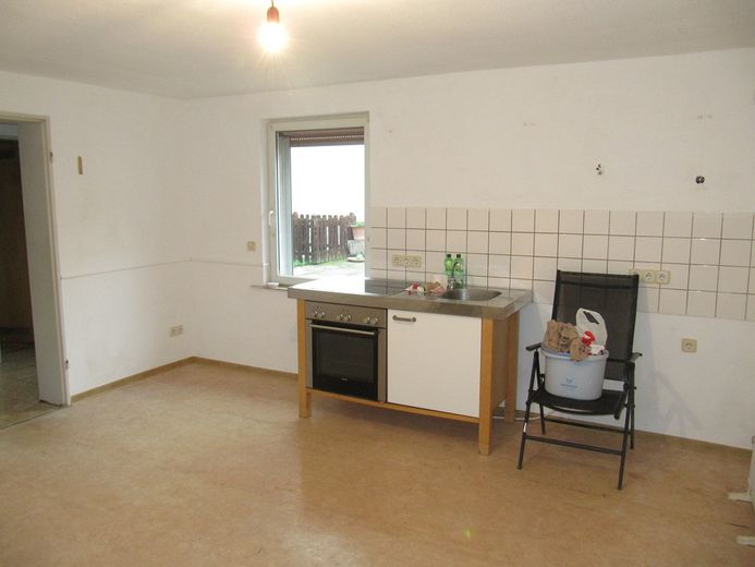 from PRIVATE ** single-family house + outbuilding * garden * garage * courtyard * basement – Foto 2