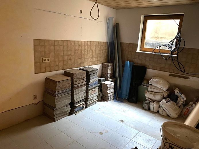 Freistehendes Einfamilienhaus mit Einliegerwohnung und Garage in ruhiger Lage (Sackgasse) von Brakel – Keller