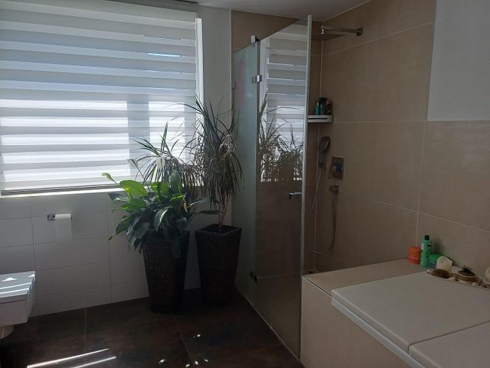 DHH in Gerlingen mit Energieffizienzklasse A+ mit PV-Anlage, Solar, Wärmepumpe und Klima – Foto 12