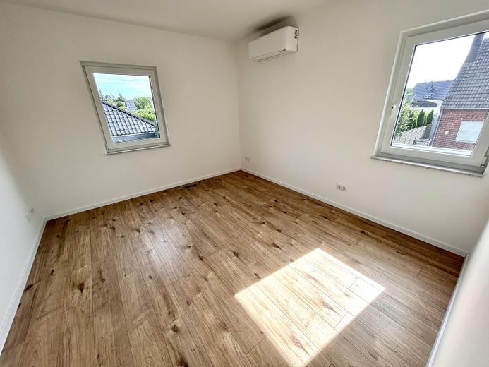 Luxus-Maisonette mit eigenem Eingang | Erstbezug | Klimaanlage | Wallbox | Einbauküche | 2 Bäder – Schlafen, ruhig + hell
