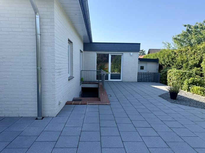 Moderner Wohntraum mit Einliegerwohnung und großer Sonnenterrasse im Speckmantel von Stadthagen – Kelleraußentreppe