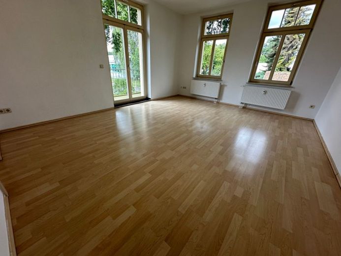 1. OG - helle Wohnräume - Bad mit Wanne !!! – Foto 1
