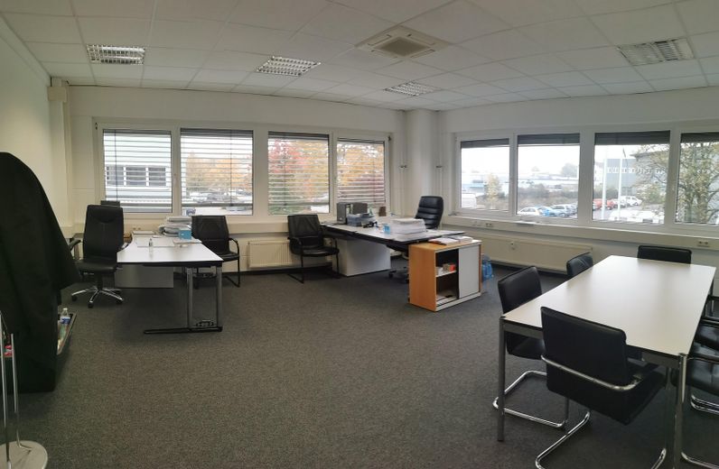 großes Eckbüro OG