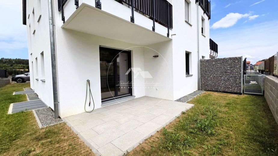 Exklusive 4-Zimmer-Neubauwohnung mit Hobbyraum, Büro, Terrasse &amp; KfW-40-Standard - Erstbezug zum Kauf - PROVISIONSFREI! – Blick aus dem Garten auf die Terrasse