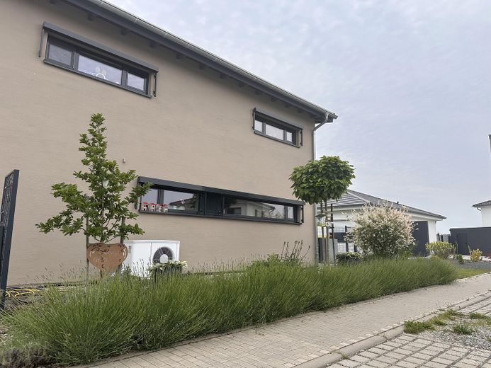 Mönchstockheim Architektenhaus - trifft auf grenzenlose Aussicht – Vorgarten