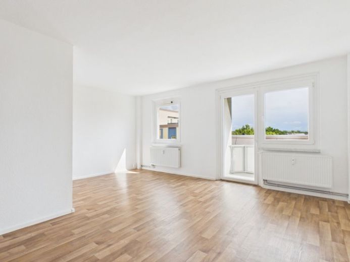 Pärchenwohnung im Grünen mit Balkon und großem Wohnzimmer – Foto 1