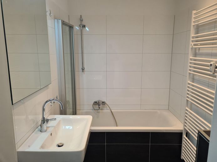 Ruhiges Wohnen, stadtnah in Ge-Buer mit Balkon, Terrasse & Garten – Beisp. Bad Nachbarwohnung