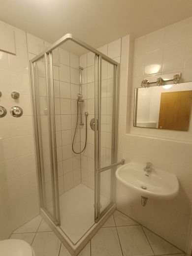 Dresden-Cotta – prov.frei, ruhige, mod. 1 Zi.-Whg. mit Balkon, sep. Küche mit Einbauten u. TG Stpl. – Badezimmer