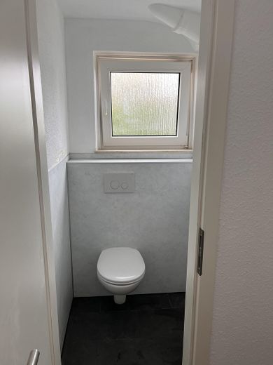 Odnowione 3-pokojowe mieszkanie z balkonem i zabudowaną kuchnią w Hechingen – Zdjęcie 9