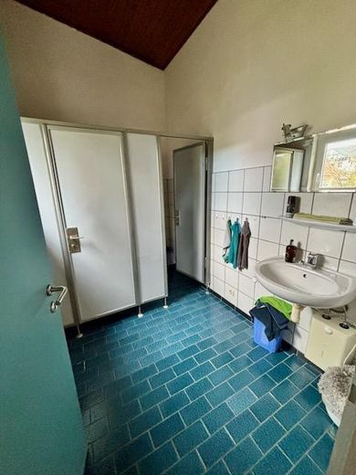 WC-Bereich mit 2 Kabinen