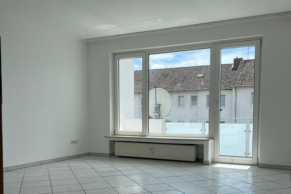Frei & frisch renoviert, 3-Zimmer mit Süd-Balkon, Stellplatz & Keller in Bünde