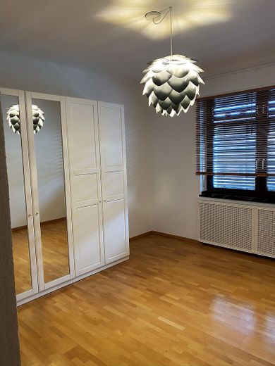Wohnen und Arbeiten: Stilvolles Mehrfamilien- und Geschäftshaus mit großem Garten. – 1. OG Mädchenzimmer