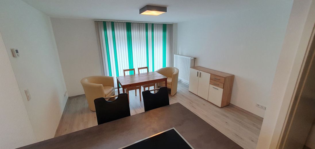 Wohnzimmer mit Küche Foto 4v6