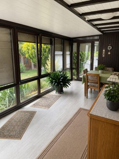 Ben curato appartamento di 3 locali al piano terra con veranda e ampio giardino – Foto 9