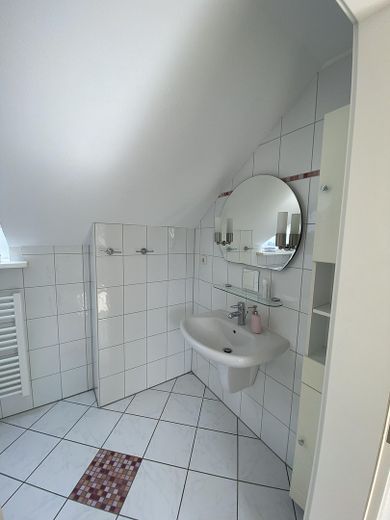 Gemütliches Einfamilienhaus in idyllischer Wohnsiedlung von Hartenholm – Bad OG