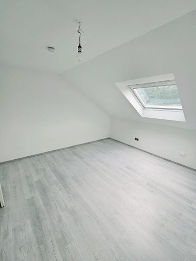 Geschmackvolle 4-Raum-Maisonette-Wohnung mit gehobener Innenausstattung, EBK und großem Balkon – Kinderzimmer